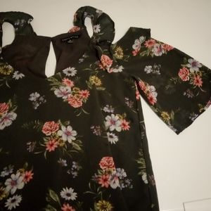 Haute Monde floral cold shoulder top, medium